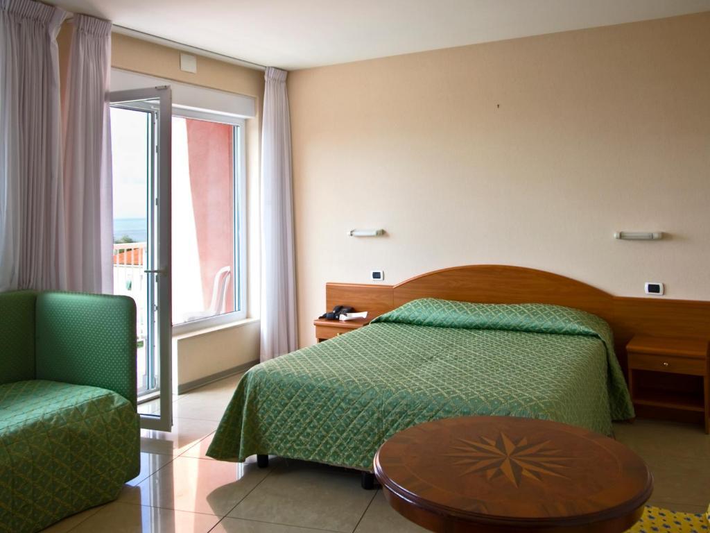 Hotel Cristallo Lerici Rum bild