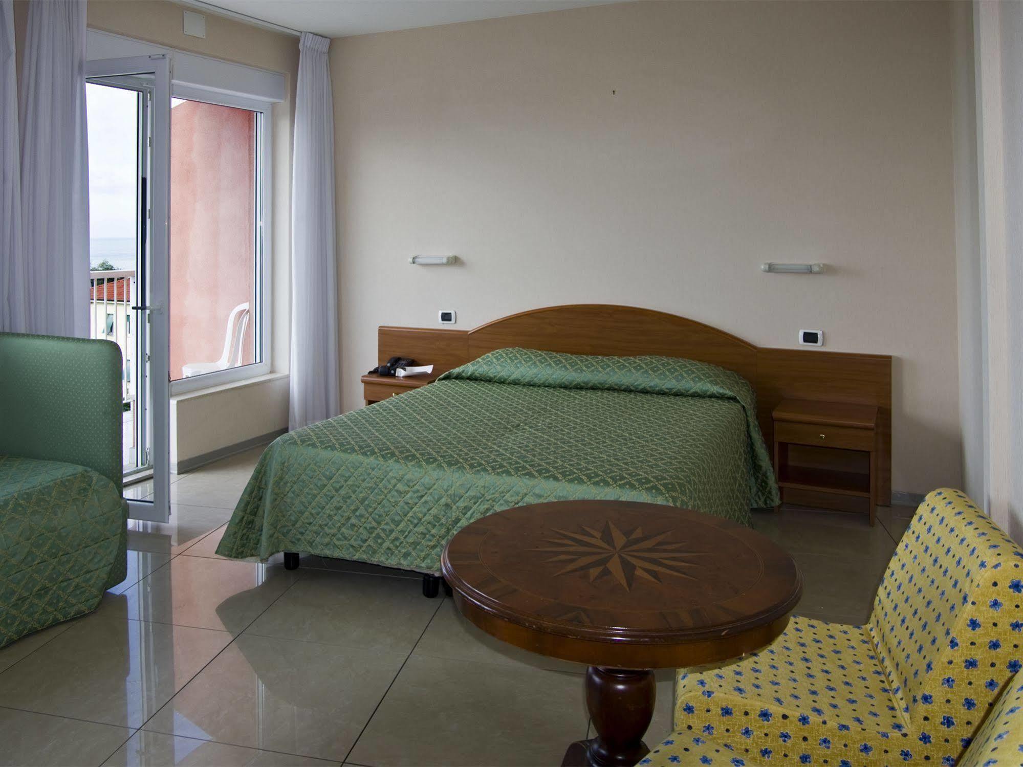 Hotel Cristallo Lerici Exteriör bild